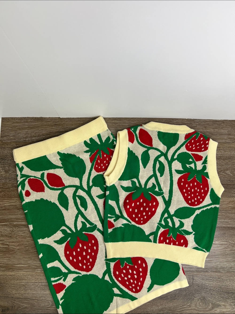 OXKNIT Retro Strawberry Knit Tank & Midi Skirt Set NWT Size Large - Picture 3 of 12